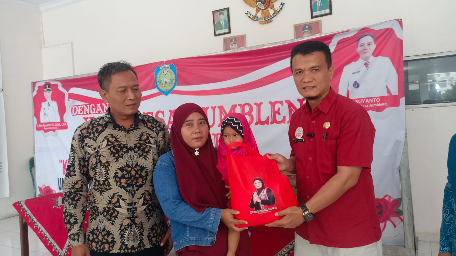 Pemcam Losarang Adakan Kegiatan Jum’at Berkah di Desa Jumbleng