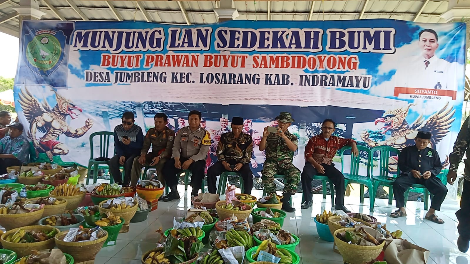 Munjung dan Sedekah Bumi Buyut Perawan Desa Jumbleng Dibanjiri Ratusan Tumpeng